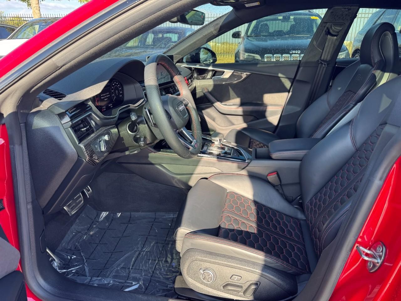 Audi RS 5 Sportback Vehicle Full-screen Gallery Image 9