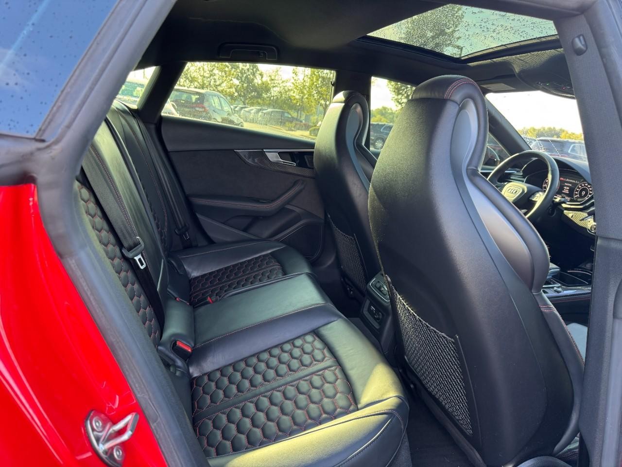 Audi RS 5 Sportback Vehicle Full-screen Gallery Image 12