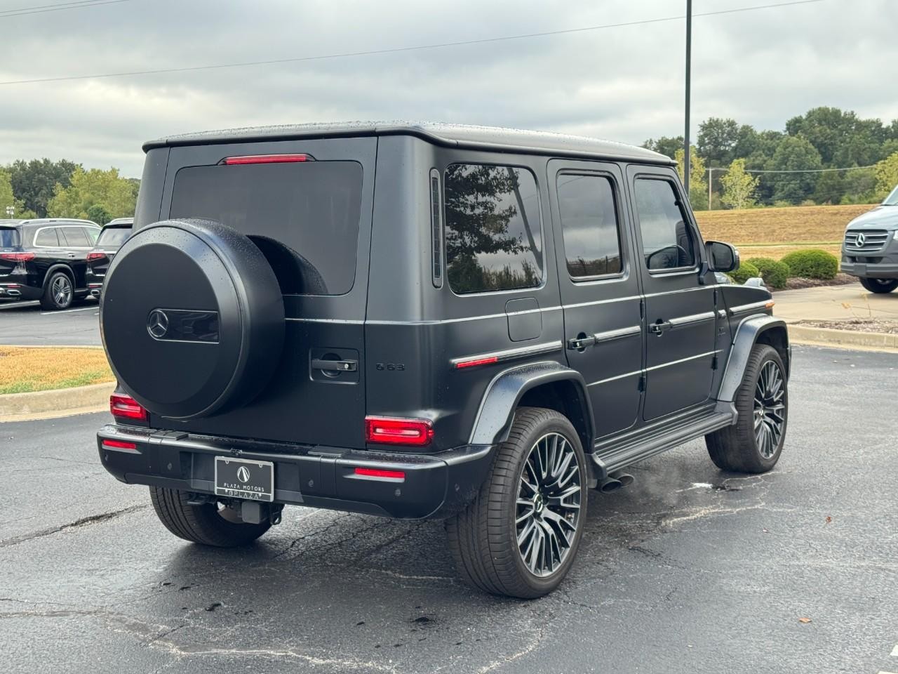 Mercedes-Benz G-Class Vehicle Full-screen Gallery Image 5