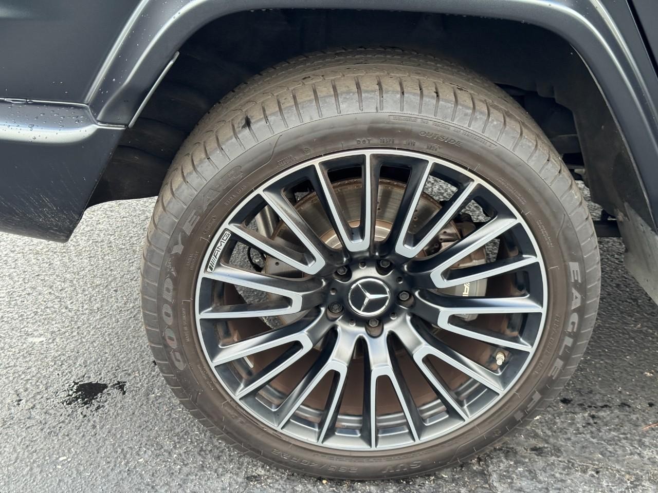 Mercedes-Benz G-Class Vehicle Full-screen Gallery Image 6