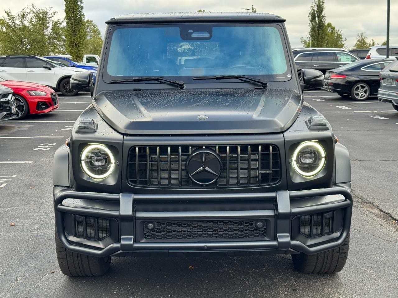 Mercedes-Benz G-Class Vehicle Full-screen Gallery Image 8