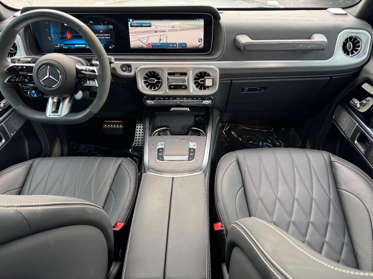 Mercedes-Benz G-Class Vehicle Full-screen Gallery Image 13