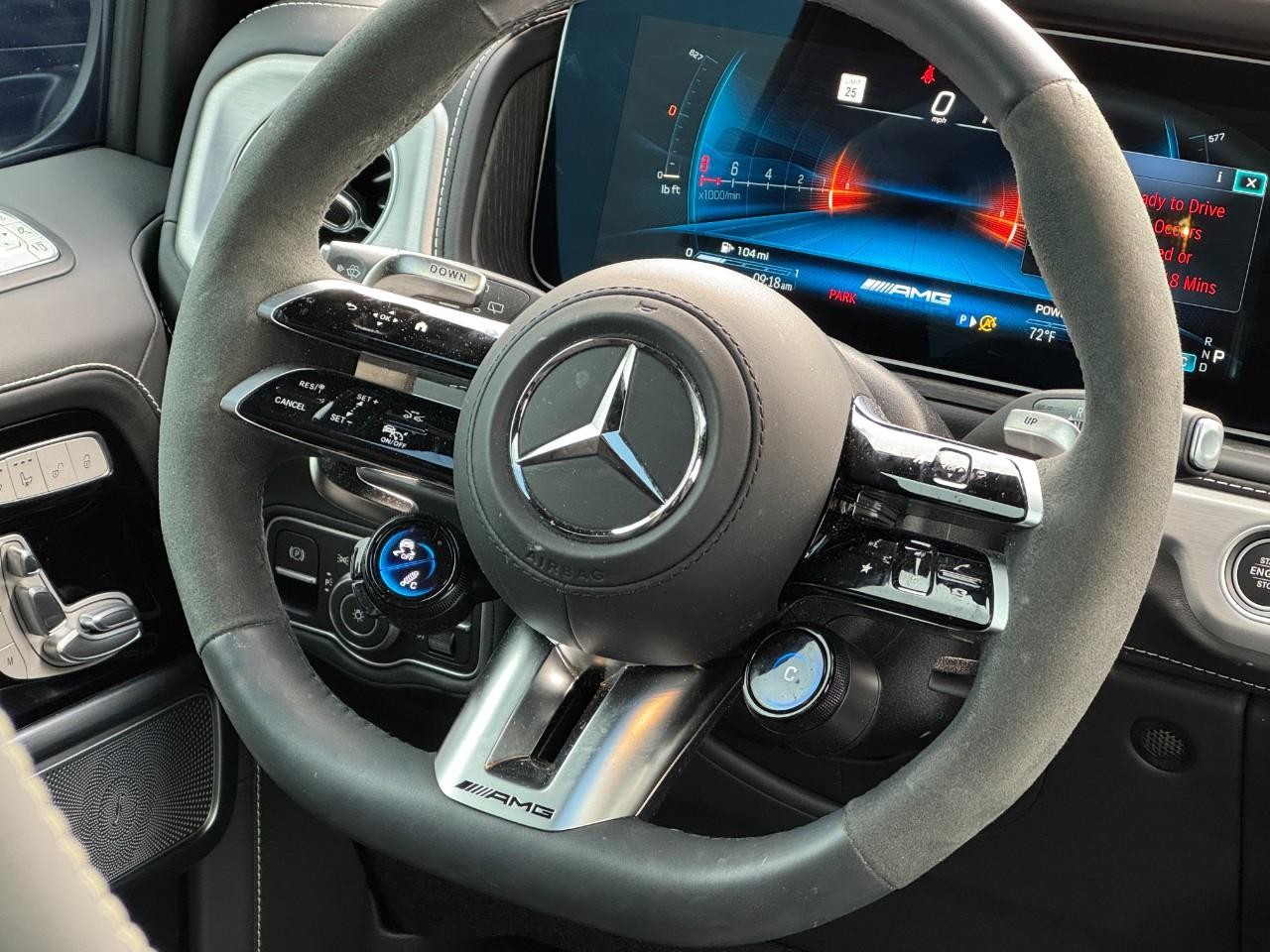 Mercedes-Benz G-Class Vehicle Full-screen Gallery Image 14