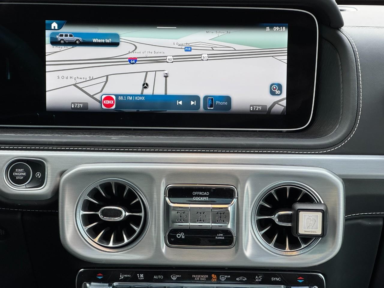 Mercedes-Benz G-Class Vehicle Full-screen Gallery Image 15