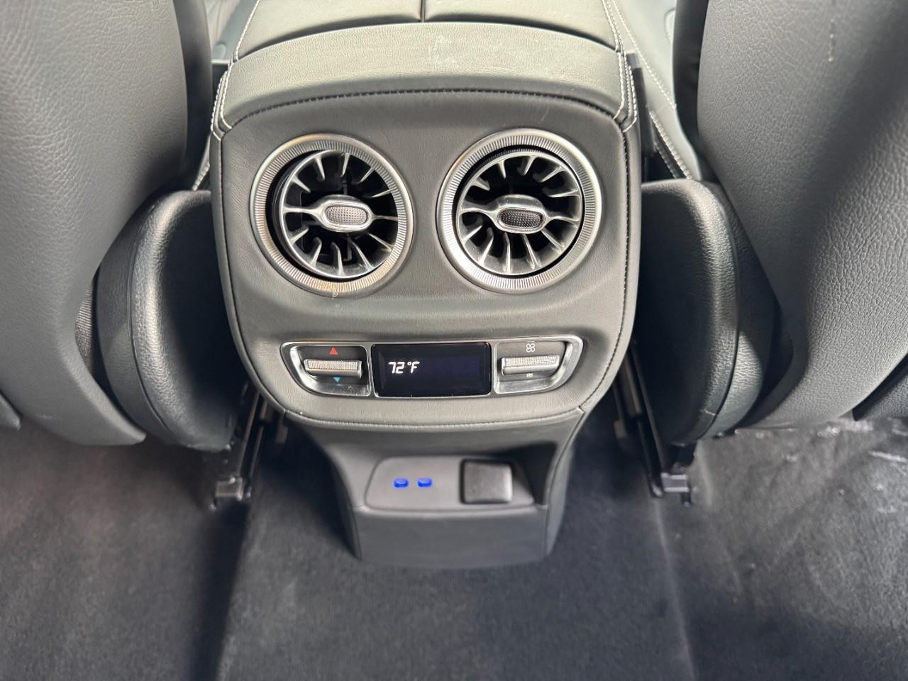 Mercedes-Benz G-Class Vehicle Full-screen Gallery Image 18