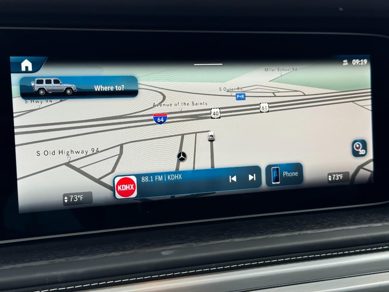 Mercedes-Benz G-Class Vehicle Full-screen Gallery Image 23