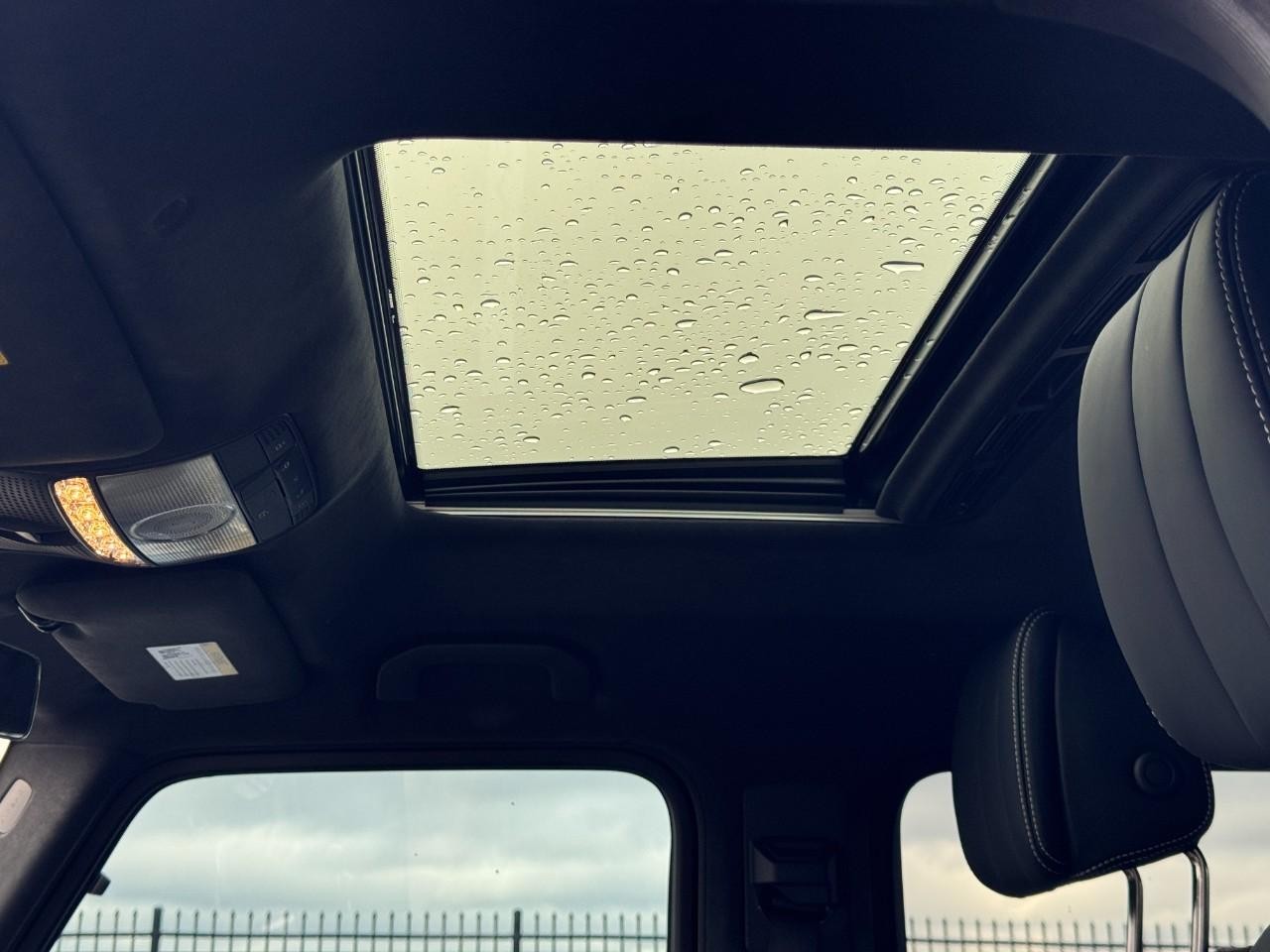 Mercedes-Benz G-Class Vehicle Full-screen Gallery Image 29