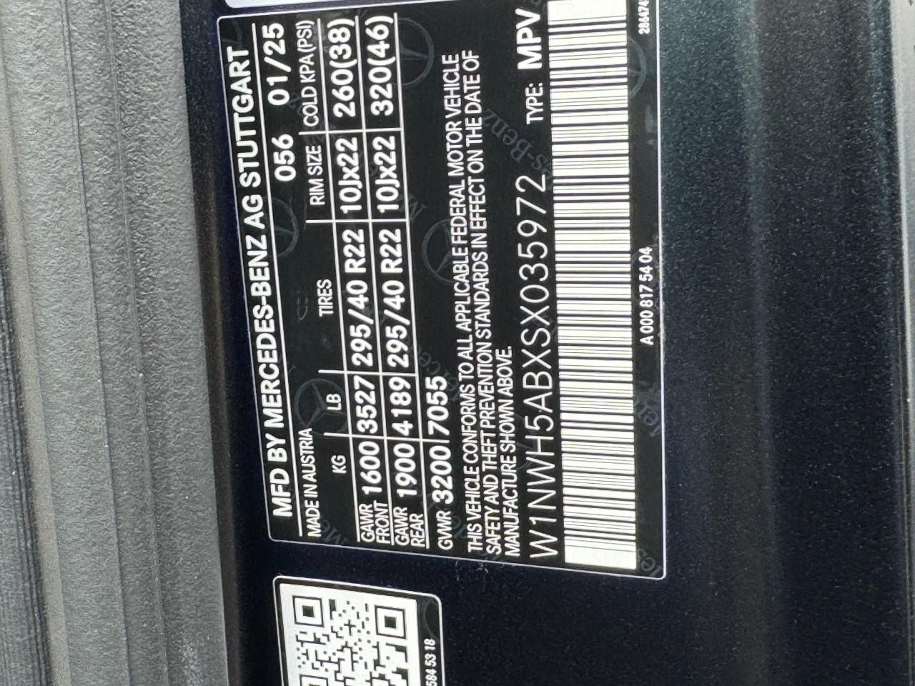 Mercedes-Benz G-Class Vehicle Full-screen Gallery Image 31