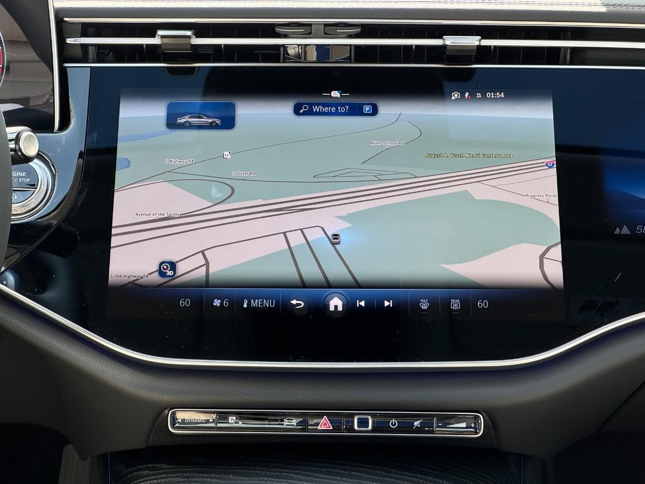 Mercedes-Benz E-Class Vehicle Full-screen Gallery Image 15