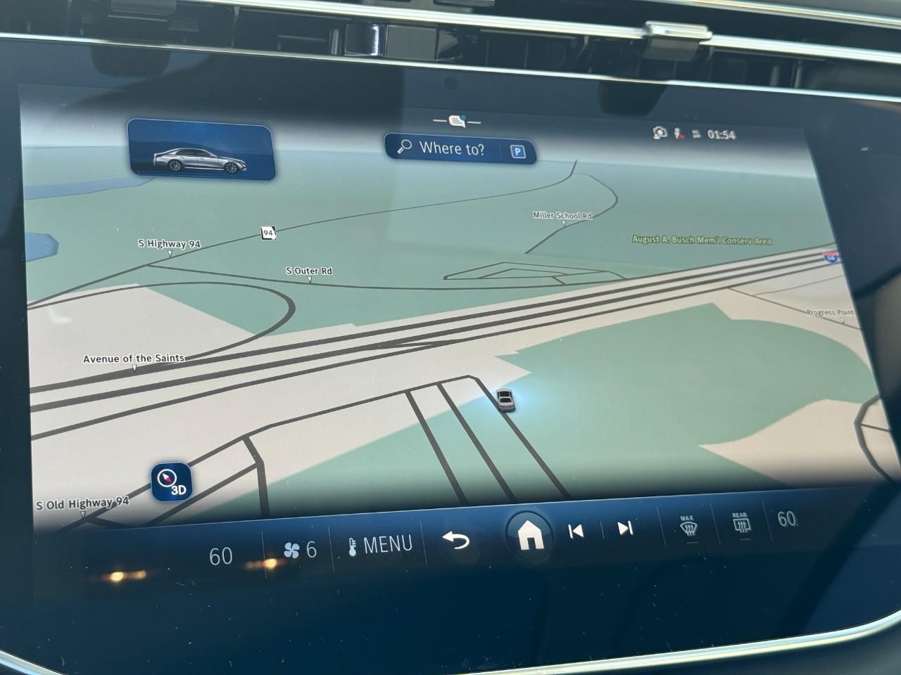 Mercedes-Benz E-Class Vehicle Full-screen Gallery Image 23