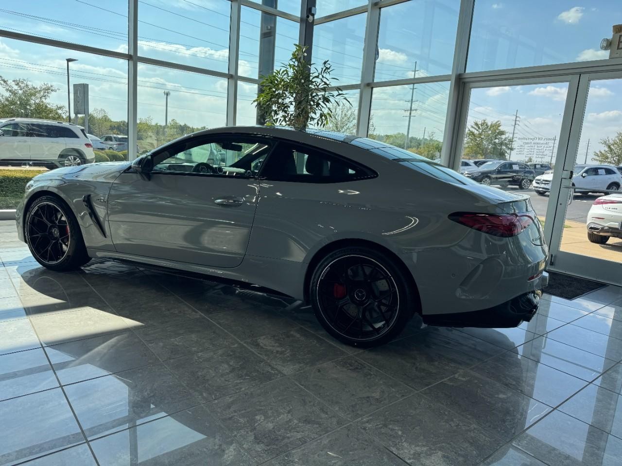 Mercedes-Benz CLE Vehicle Full-screen Gallery Image 2