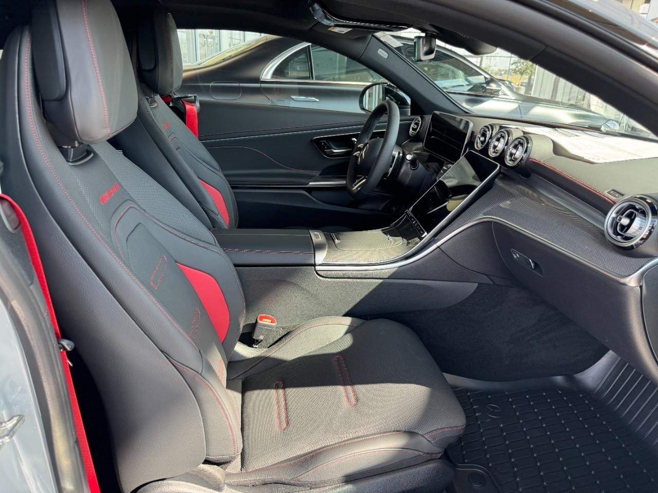 Mercedes-Benz CLE Vehicle Full-screen Gallery Image 12