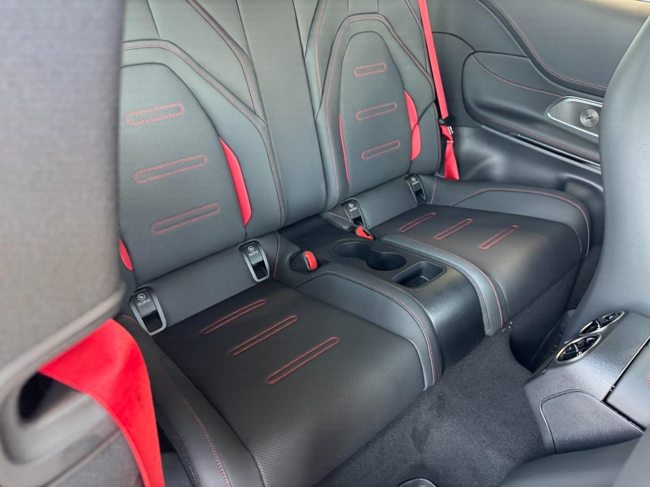 Mercedes-Benz CLE Vehicle Full-screen Gallery Image 13