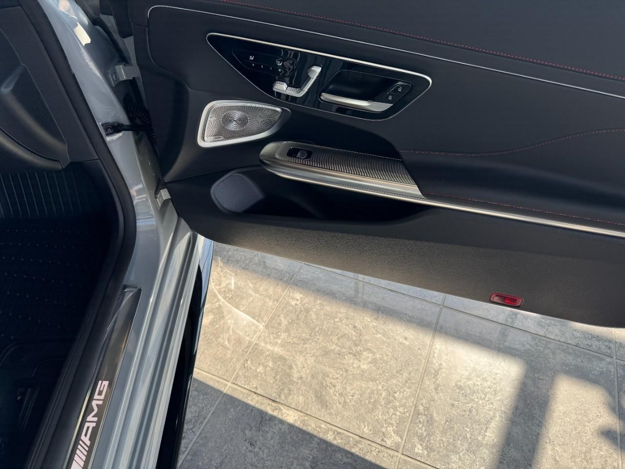 Mercedes-Benz CLE Vehicle Full-screen Gallery Image 15