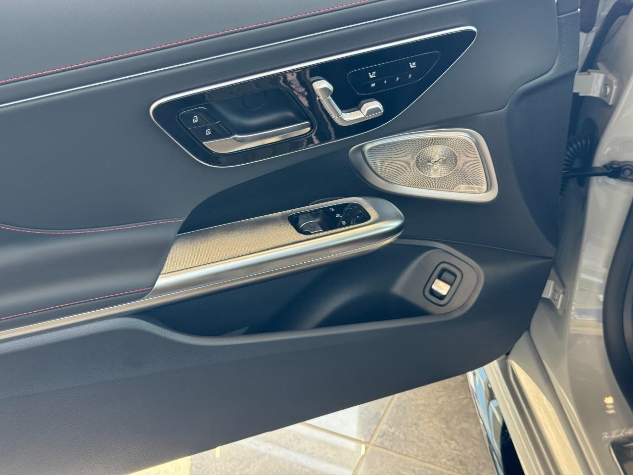 Mercedes-Benz CLE Vehicle Full-screen Gallery Image 19