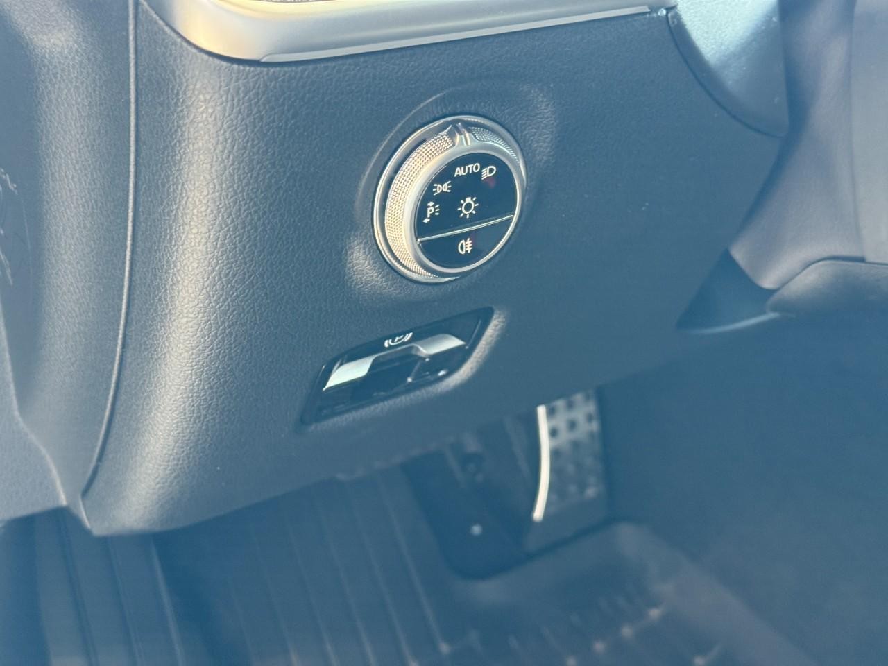 Mercedes-Benz CLE Vehicle Full-screen Gallery Image 23