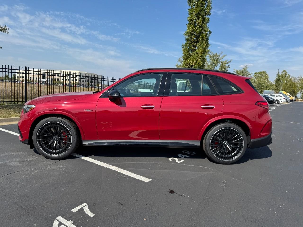 Mercedes-Benz GLC Vehicle Full-screen Gallery Image 2