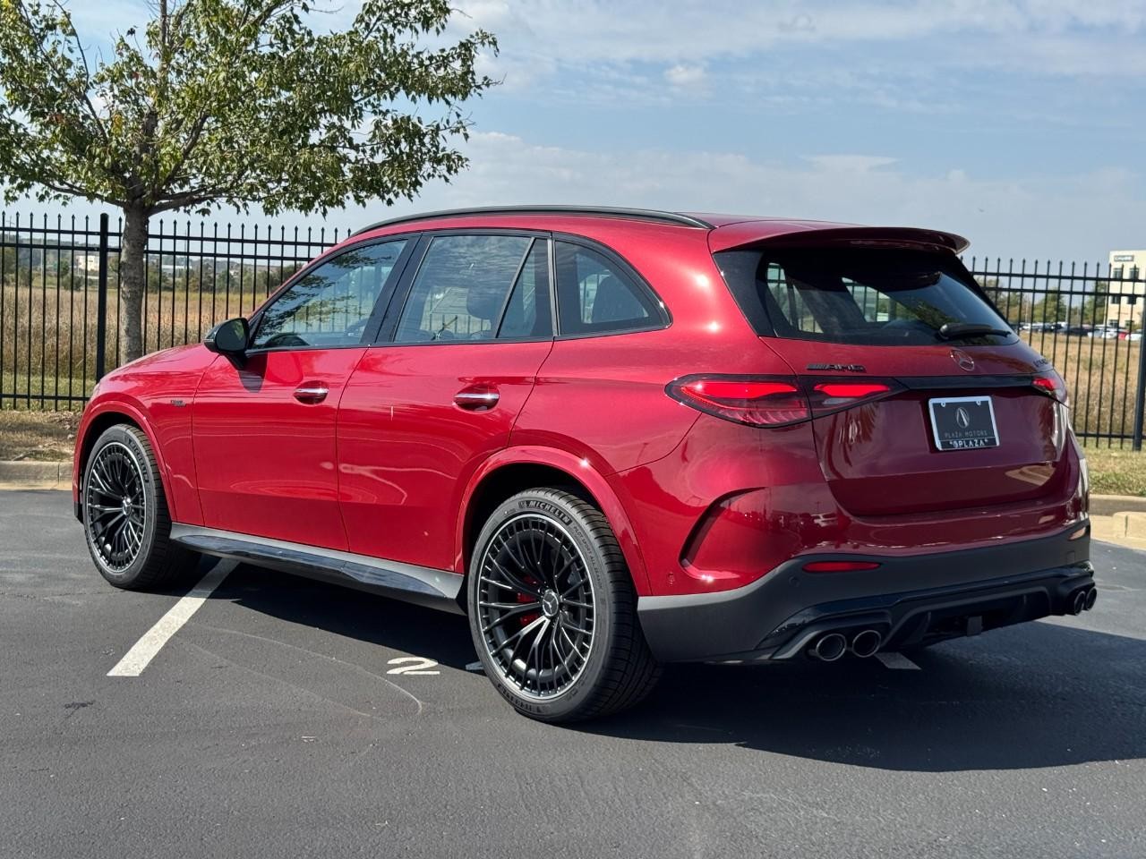 Mercedes-Benz GLC Vehicle Full-screen Gallery Image 3