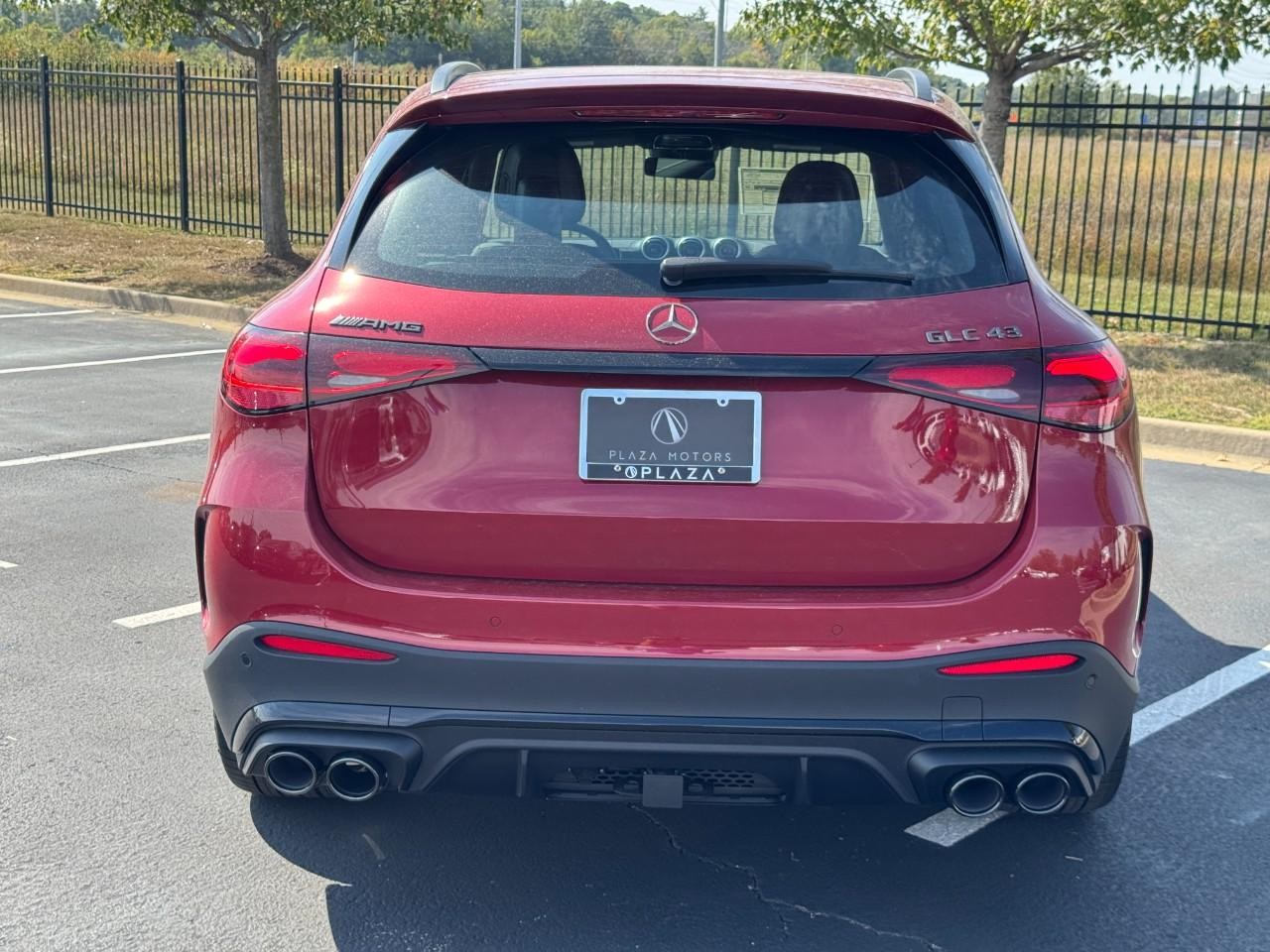 Mercedes-Benz GLC Vehicle Full-screen Gallery Image 4