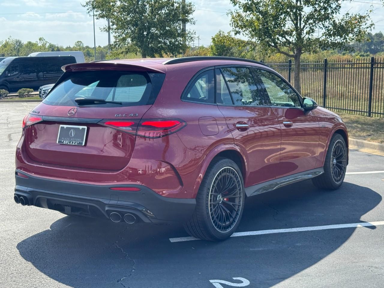 Mercedes-Benz GLC Vehicle Full-screen Gallery Image 5