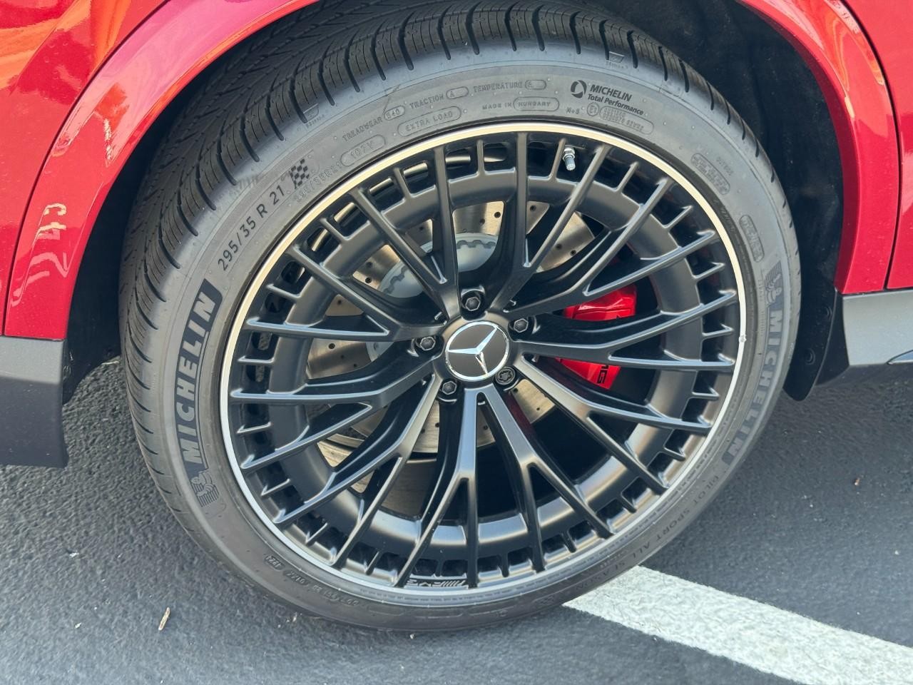 Mercedes-Benz GLC Vehicle Full-screen Gallery Image 6