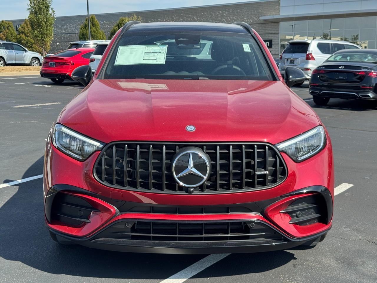 Mercedes-Benz GLC Vehicle Full-screen Gallery Image 8