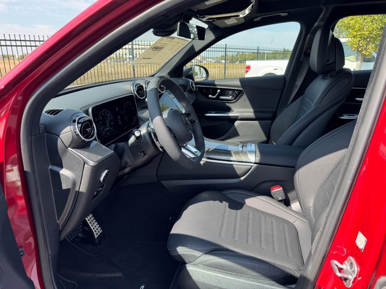 Mercedes-Benz GLC Vehicle Full-screen Gallery Image 9