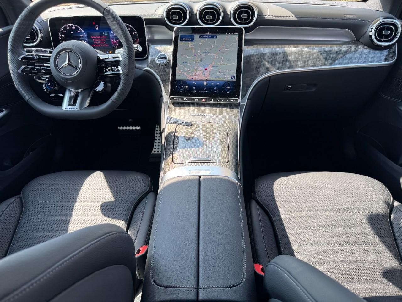 Mercedes-Benz GLC Vehicle Full-screen Gallery Image 13
