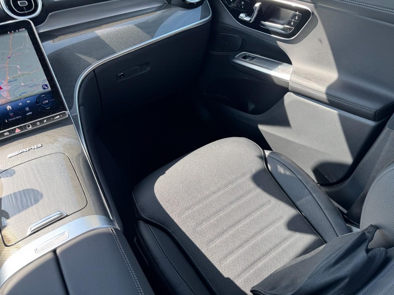 Mercedes-Benz GLC Vehicle Full-screen Gallery Image 17