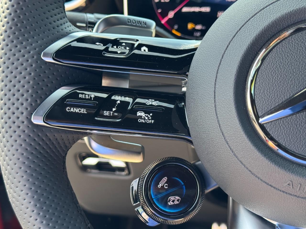 Mercedes-Benz GLC Vehicle Full-screen Gallery Image 20