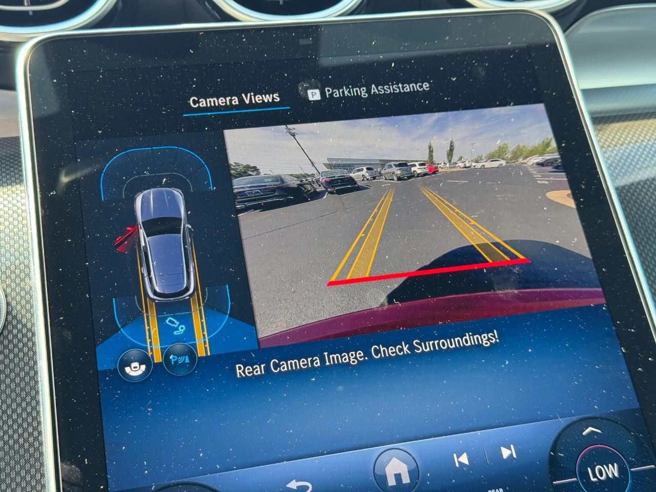 Mercedes-Benz GLC Vehicle Full-screen Gallery Image 24