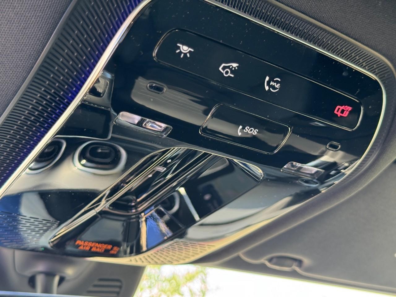 Mercedes-Benz GLC Vehicle Full-screen Gallery Image 26