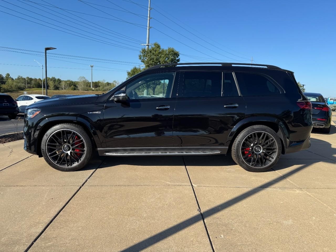 Mercedes-Benz GLS Vehicle Full-screen Gallery Image 2