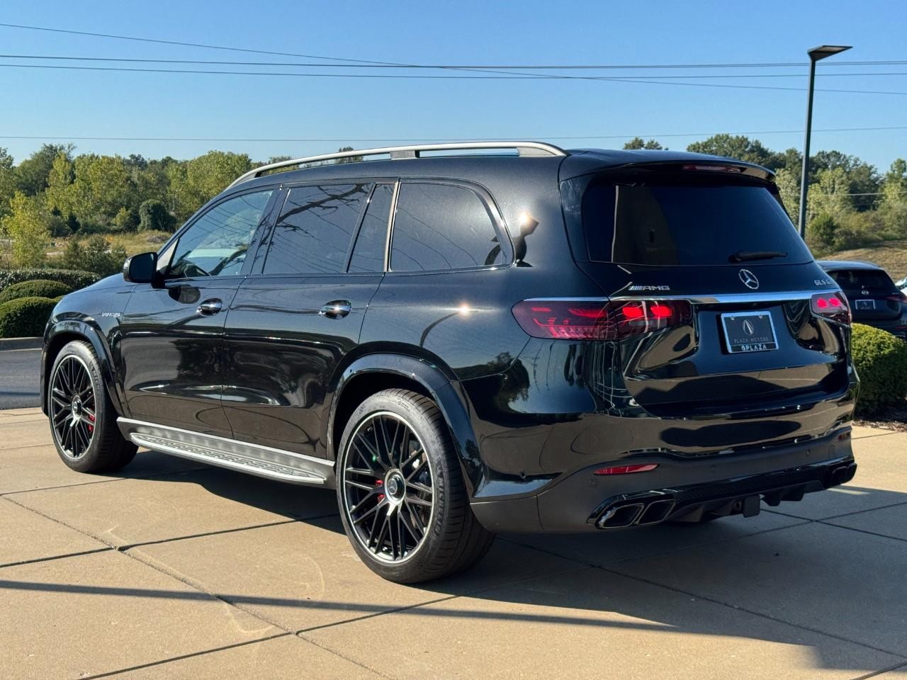 Mercedes-Benz GLS Vehicle Full-screen Gallery Image 3