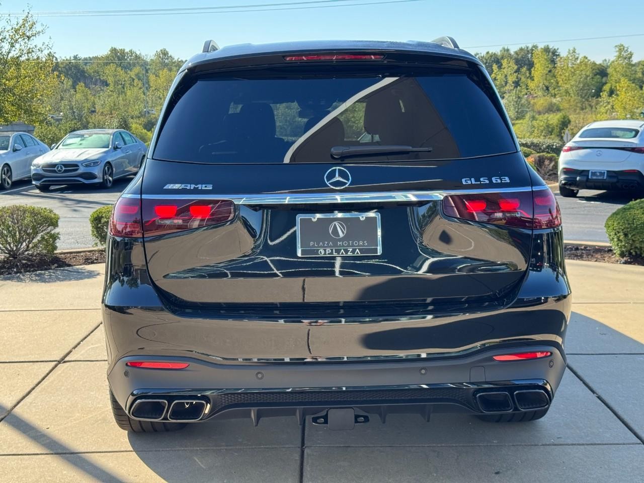 Mercedes-Benz GLS Vehicle Full-screen Gallery Image 4