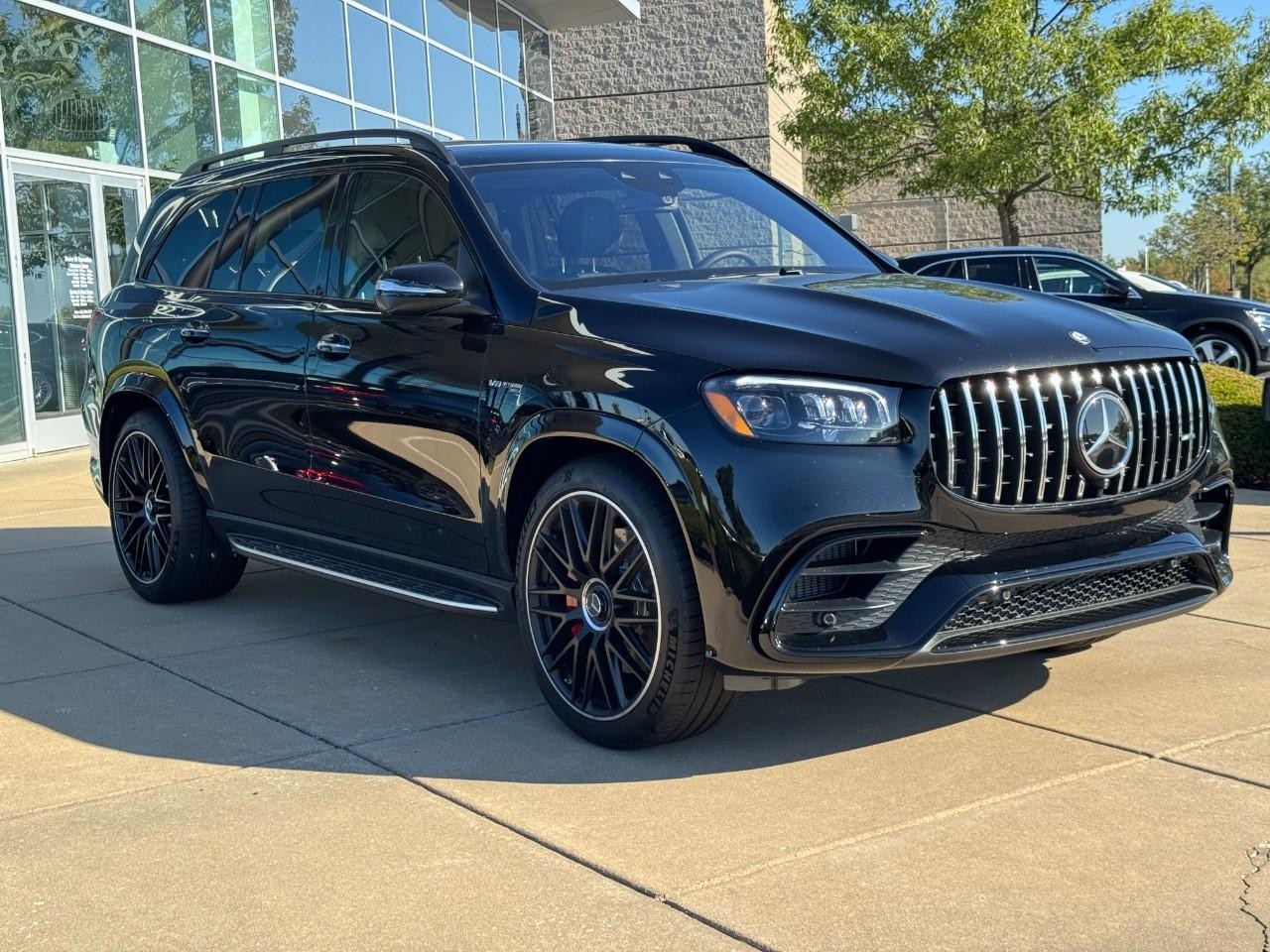 Mercedes-Benz GLS Vehicle Full-screen Gallery Image 7