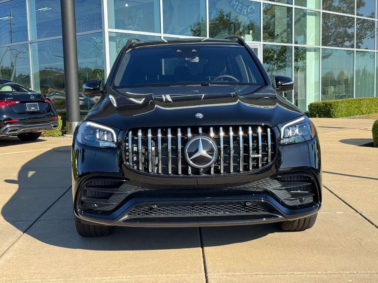 Mercedes-Benz GLS Vehicle Full-screen Gallery Image 8