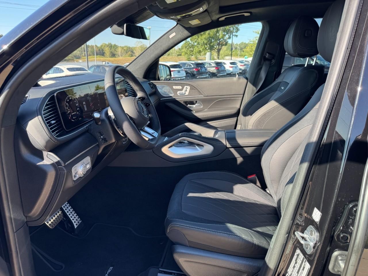 Mercedes-Benz GLS Vehicle Full-screen Gallery Image 9