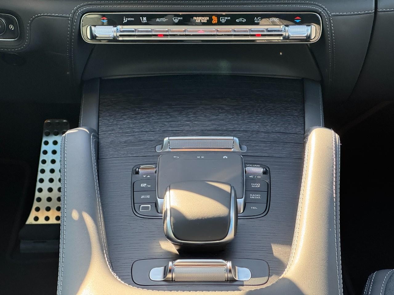 Mercedes-Benz GLS Vehicle Full-screen Gallery Image 17