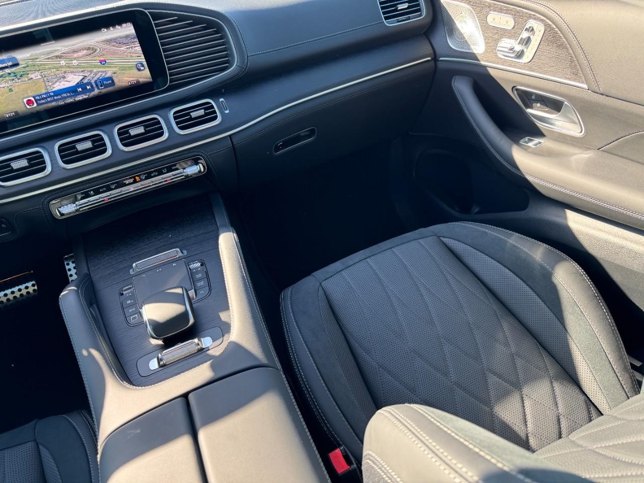 Mercedes-Benz GLS Vehicle Full-screen Gallery Image 18