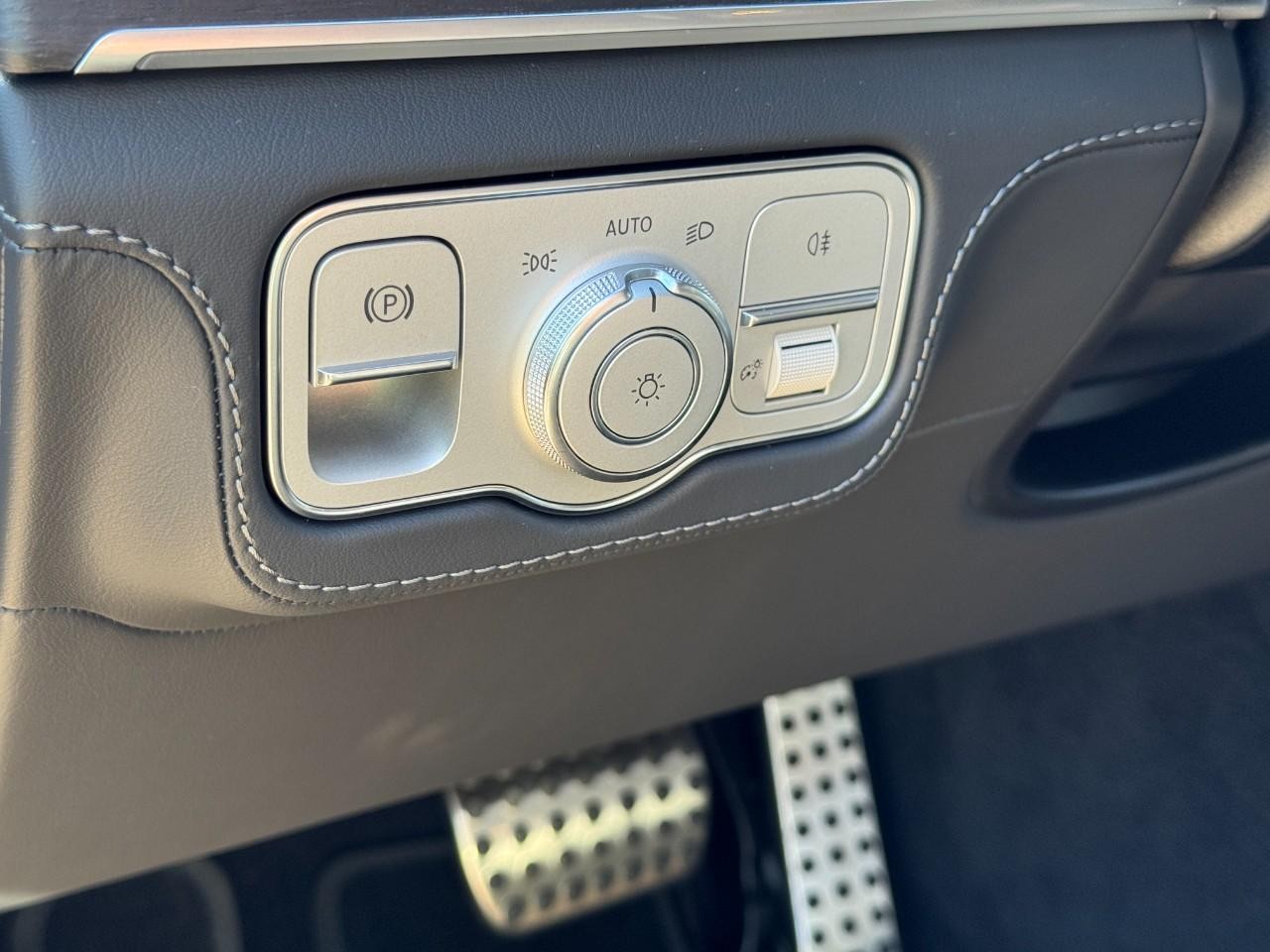 Mercedes-Benz GLS Vehicle Full-screen Gallery Image 20