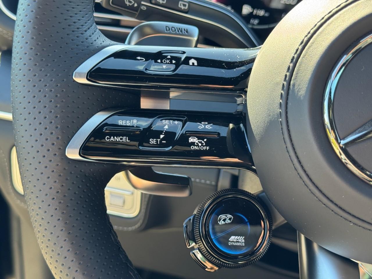 Mercedes-Benz GLS Vehicle Full-screen Gallery Image 21