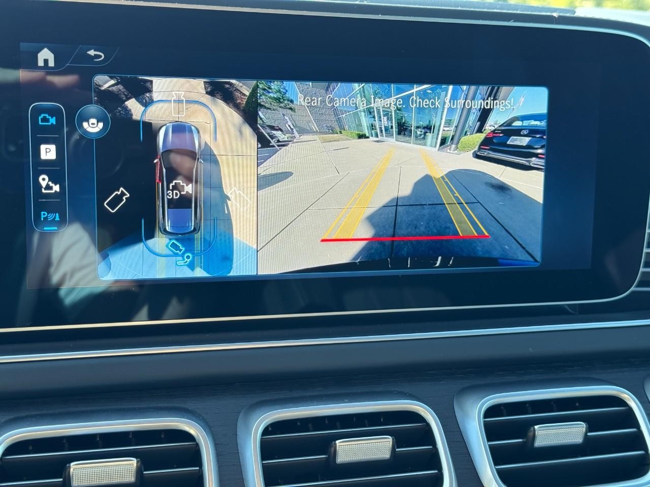 Mercedes-Benz GLS Vehicle Full-screen Gallery Image 25