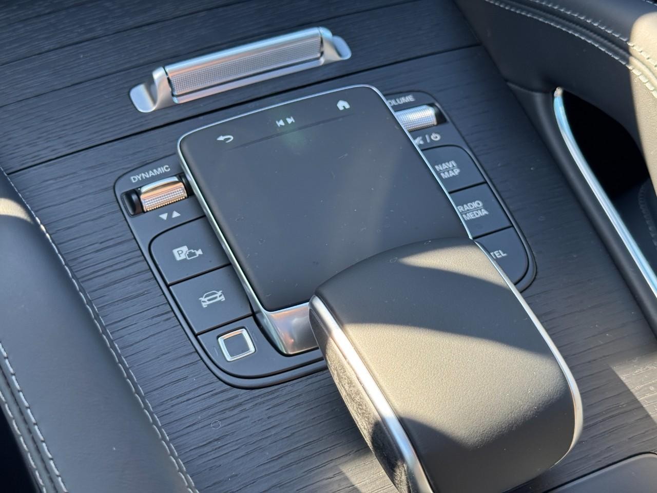 Mercedes-Benz GLS Vehicle Full-screen Gallery Image 26