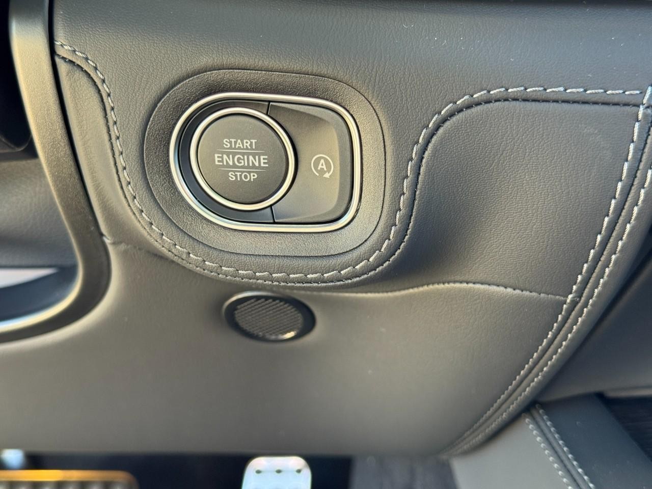 Mercedes-Benz GLS Vehicle Full-screen Gallery Image 27