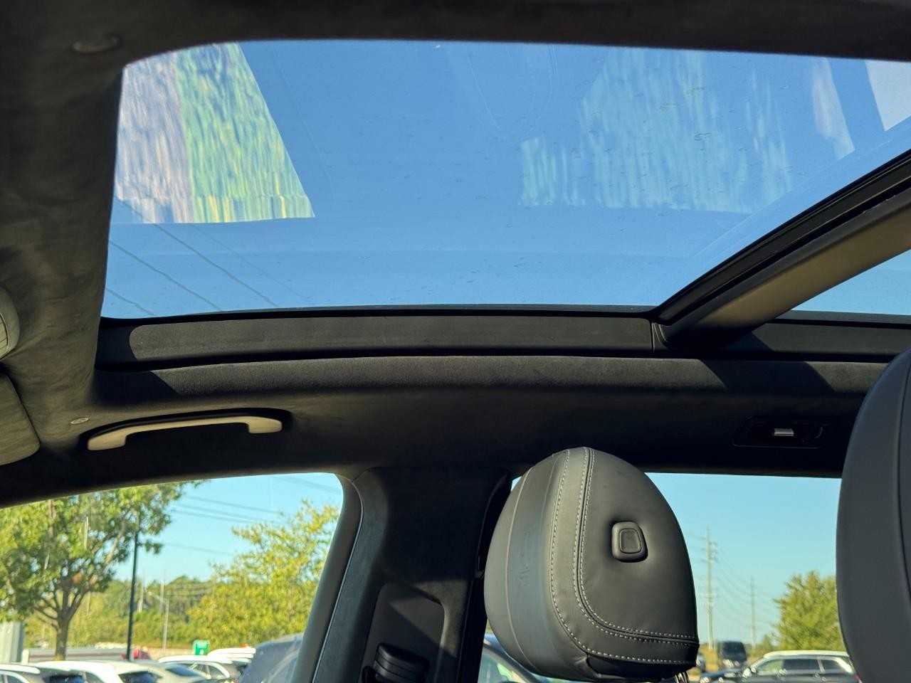 Mercedes-Benz GLS Vehicle Full-screen Gallery Image 30