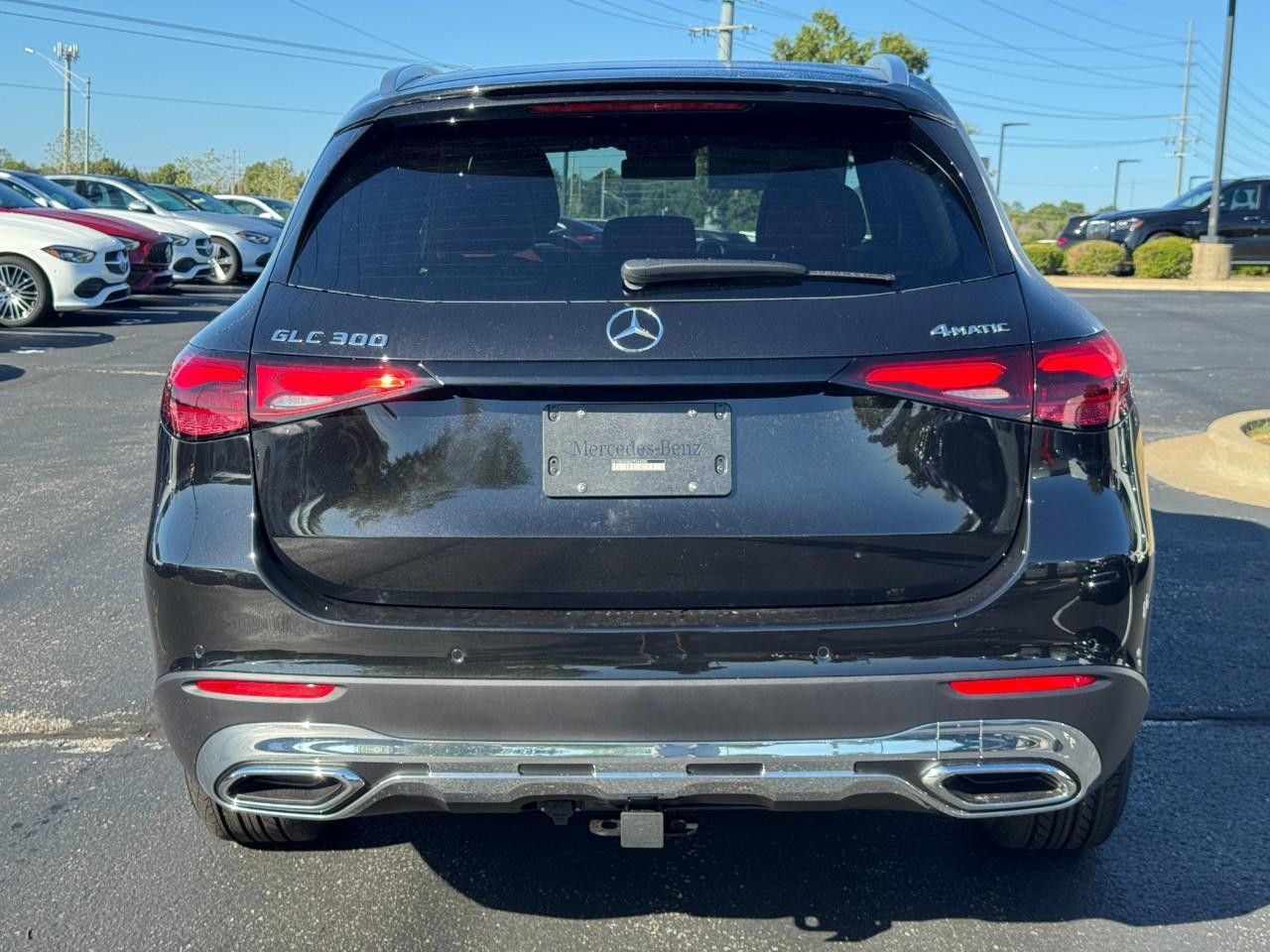 Mercedes-Benz GLC Vehicle Full-screen Gallery Image 4