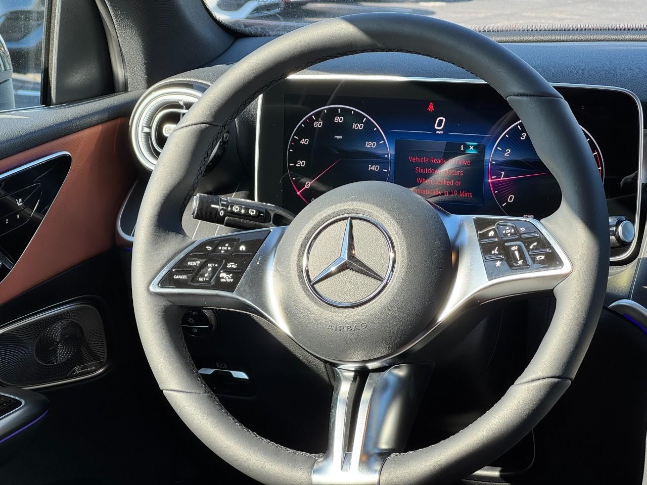 Mercedes-Benz GLC Vehicle Full-screen Gallery Image 15