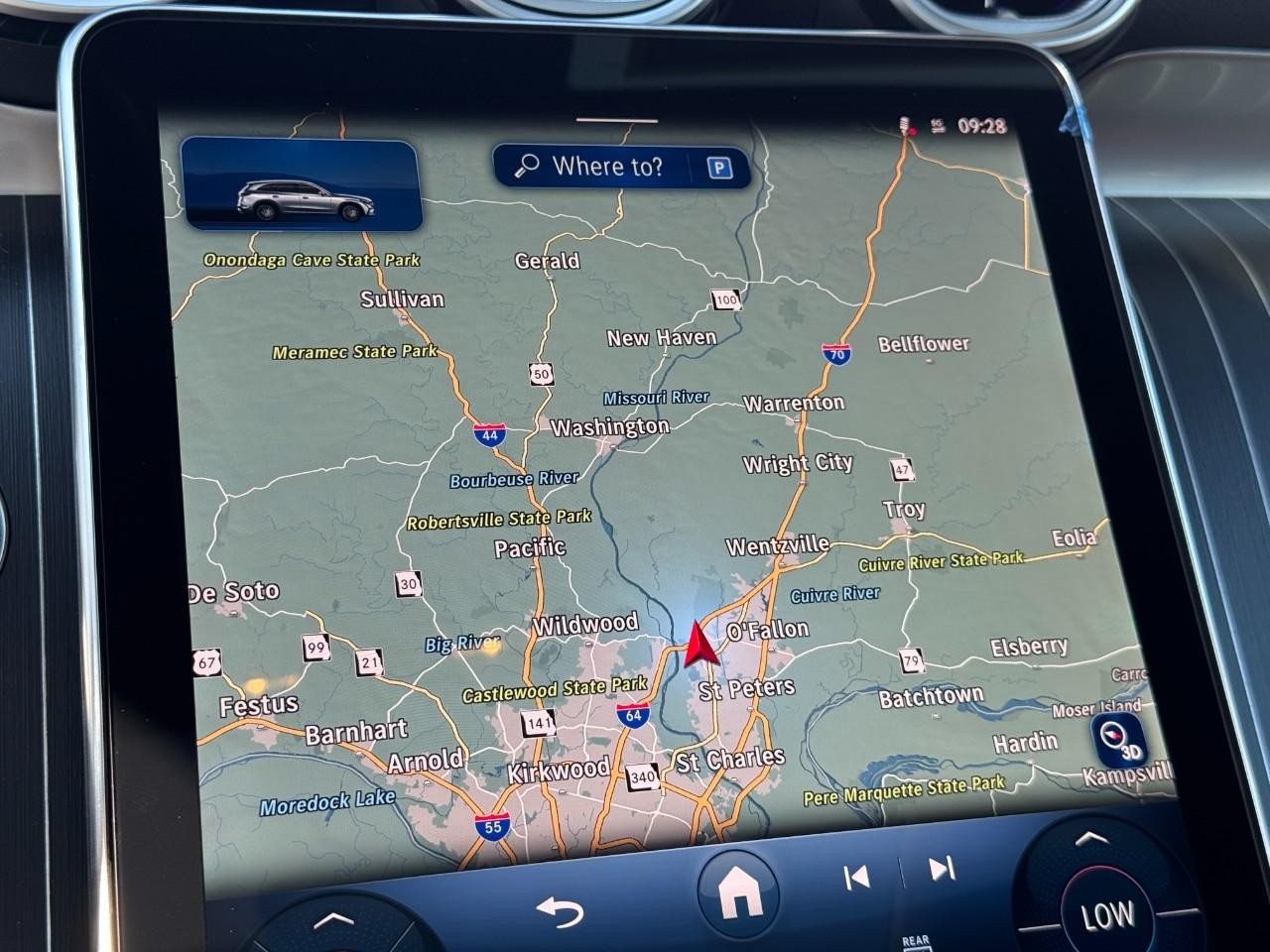 Mercedes-Benz GLC Vehicle Full-screen Gallery Image 24