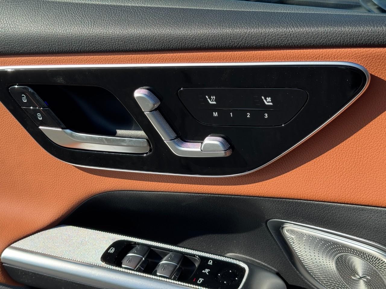 Mercedes-Benz GLC Vehicle Full-screen Gallery Image 29